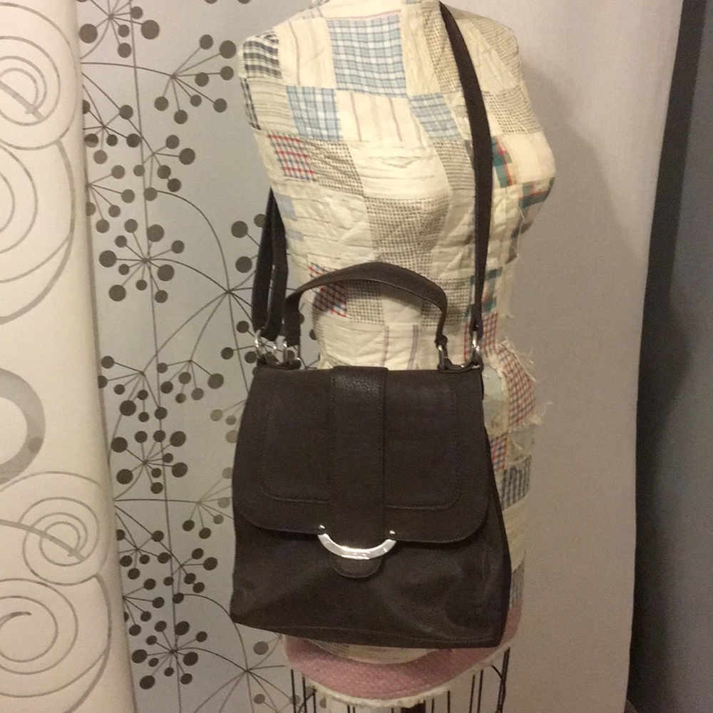 Jennifer Lopez brown cross body bag